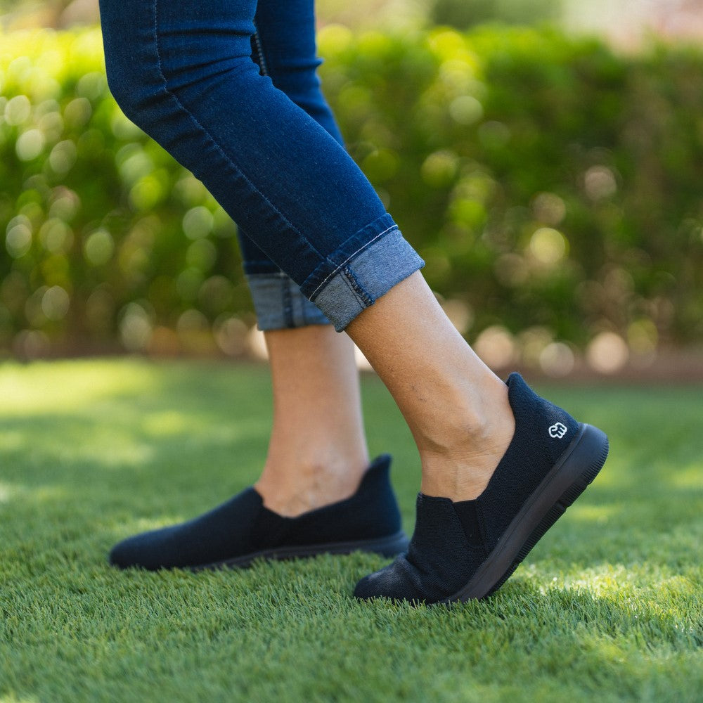 Women's Signature Slip-Ons Black/Black