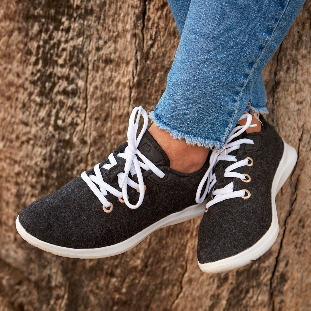 Women's Lace-Ups Black/White